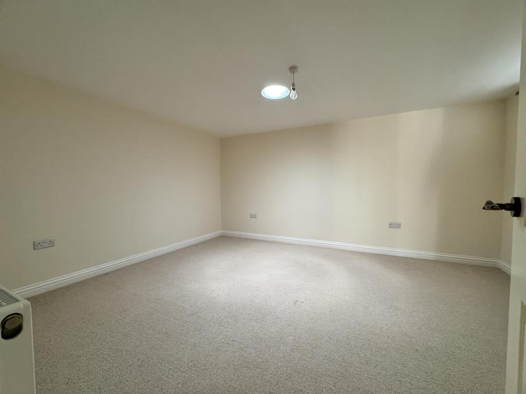 Lot: 138 - TWO-BEDROOM BUNGALOW WITH ANNEXE - Basement bedroom